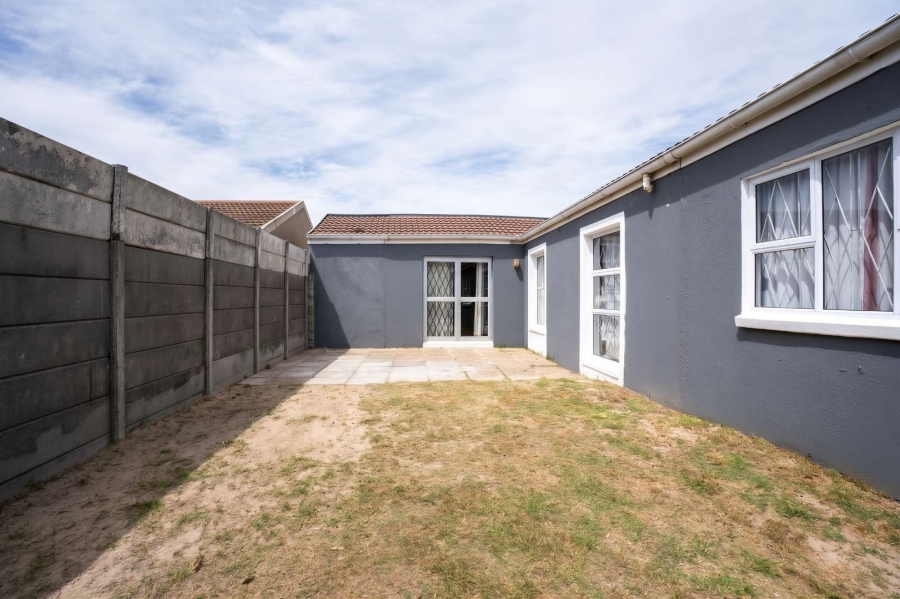5 Bedroom Property for Sale in Electric City Western Cape